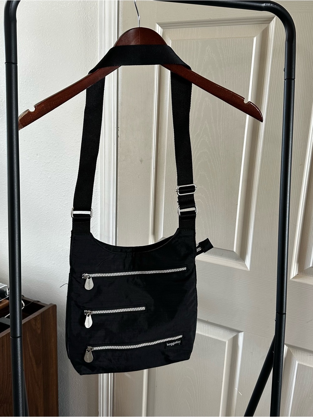 Baggallini Black Crossbody Bag with Silver Hardware 🦋